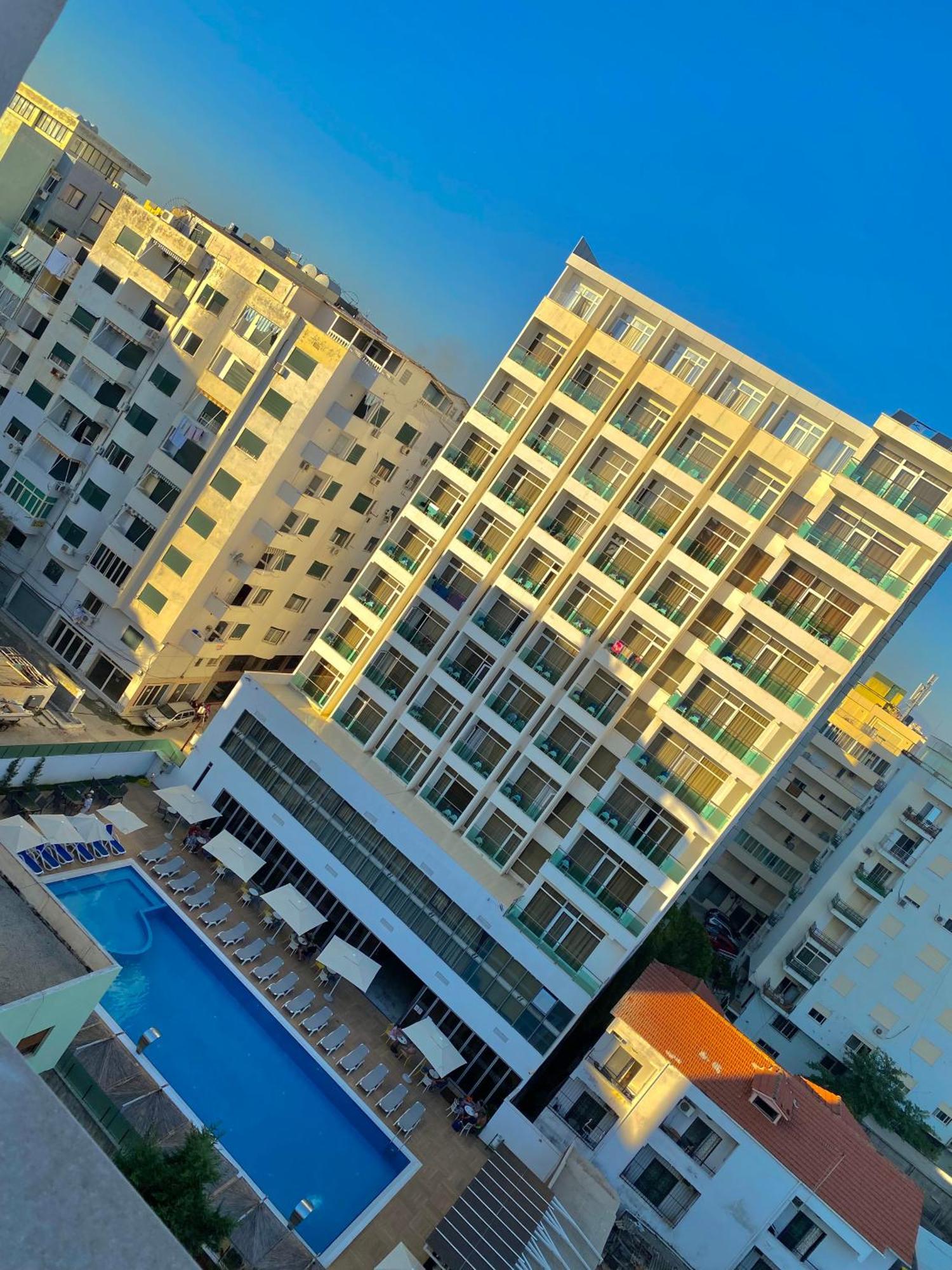 Prestige Apartament Sea View Durrës Esterno foto