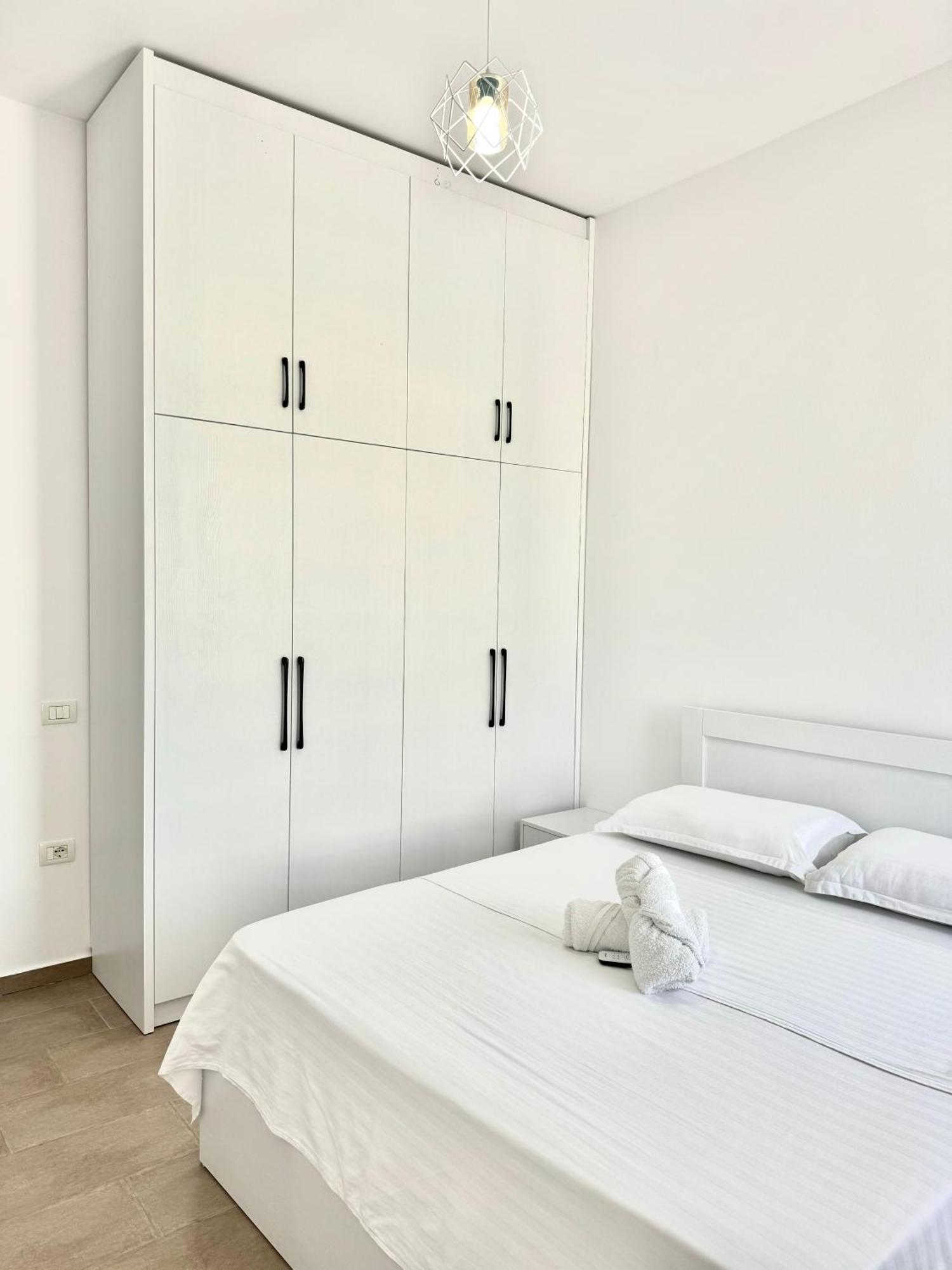 Prestige Apartament Sea View Durrës Esterno foto